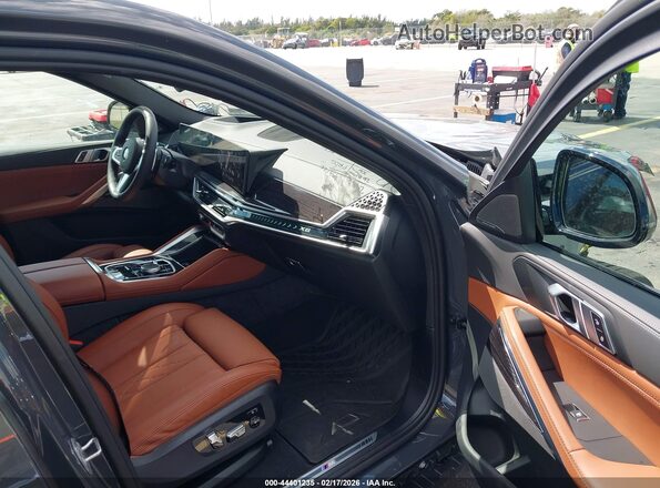 5UX33EX07T9268484 2026 BMW X6 Gray Vista interior delantera