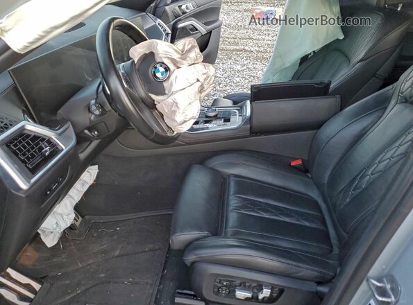 5UX33EX08R9S29797 2024 BMW X6 Silver წინა სალონის ხედი