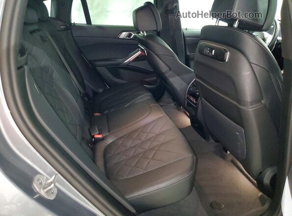 5UX33EX08S9Z39305 2025 BMW X6 Gray უკანა სალონის ხედი