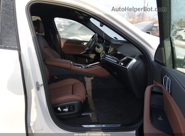 5UX33EX09T9161226 2026 BMW X6 White Front interior view