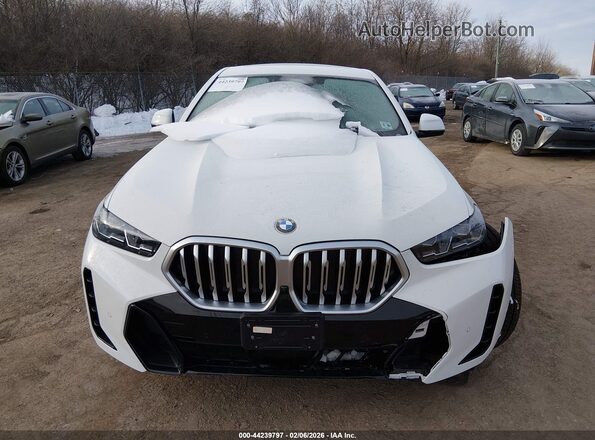 5UX33EX09T9161226 2026 BMW X6 White Rear interior view