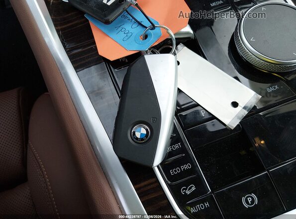 5UX33EX09T9161226 2026 BMW X6 White Dashboard view