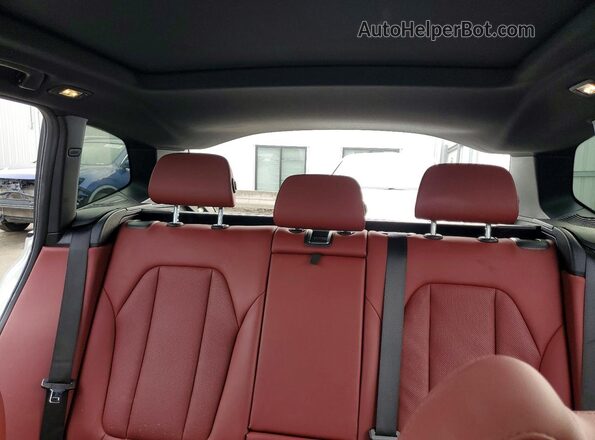 5UX43DP01N9K05852 2022 BMW X3 White Vista de los asientos traseros