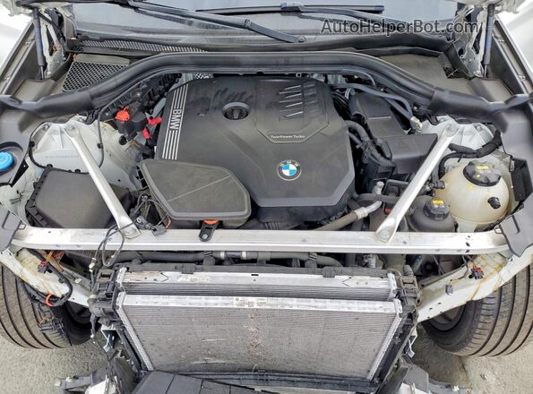 5UX43DP01N9K05852 2022 BMW X3 White Vista del compartimento del motor