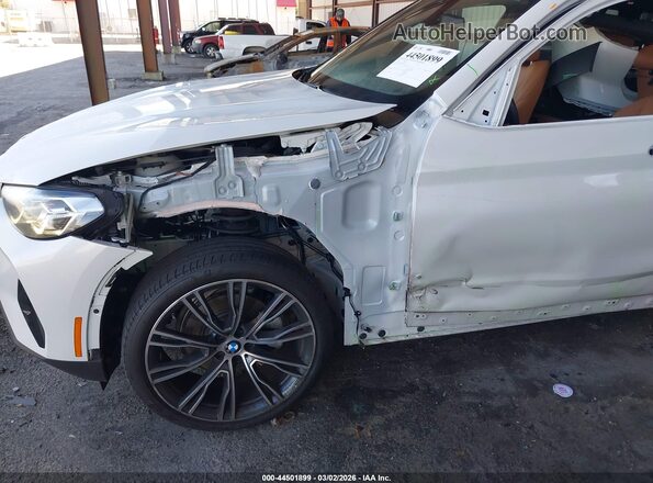 5UX43DP05R9W67207 2024 BMW X3 White Widok z przodu