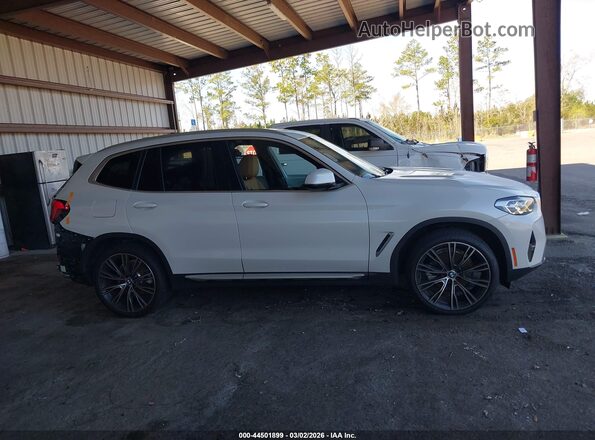 5UX43DP05R9W67207 2024 BMW X3 White Widok wnętrza z tyłu