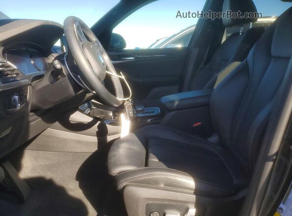 5UX43DP06N9L91002 2022 BMW X3 Gray Widok wnętrza z przodu