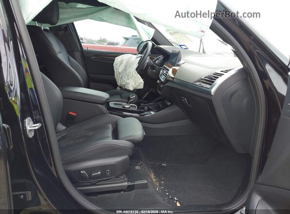 5UX43DP07R9U46417 2024 BMW X3 Черный Вид салона спереди