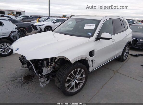 5UX43EU00R9V07343 2024 BMW X5 White Front left