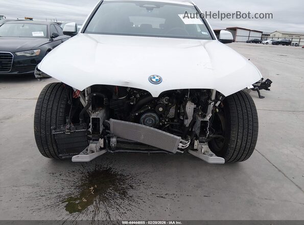 5UX43EU00R9V07343 2024 BMW X5 White Front view