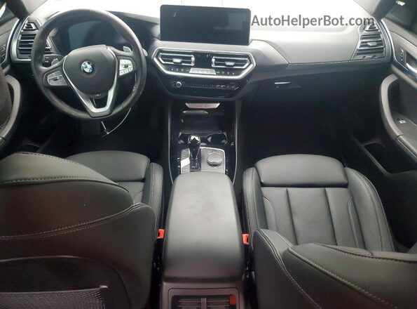 5UX53DP09P9R93898 2023 BMW X3 Silver Vista del salpicadero