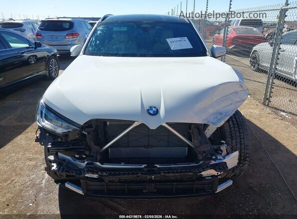 5UX53GP09S9061243 2025 BMW X3 White ხელსაწყოთა პანელის ხედი