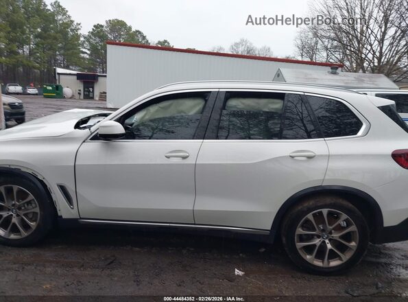 5UXCR6C00N9M49519 2022 BMW X5 White 