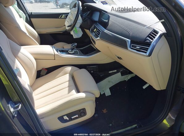 5UXCR6C09N9J39059 2022 BMW X5 Gray Widok wnętrza z przodu