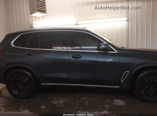 5UXCR6C59KLK88694 2019 BMW X5 Gray Вид задньої частини салону