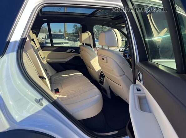 5UXCR6C5XKLL02067 2019 BMW X5 White Vista interior delantera