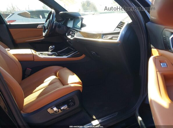 5UXCW2C01M9F27860 2021 BMW X7 Black 
