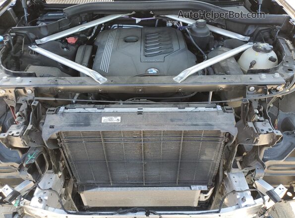 5UXCW2C01M9F64522 2021 BMW X7 Black ძრავის განყოფილების ხედი