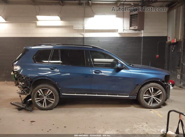 5UXCW2C03M9E70013 2021 BMW X7 Blue Rear interior view