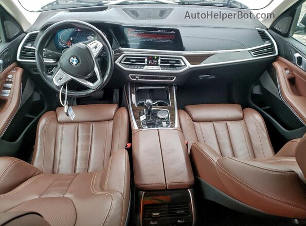5UXCW2C03M9G47868 2021 BMW X7 White Առջևի վահանակի տեսք