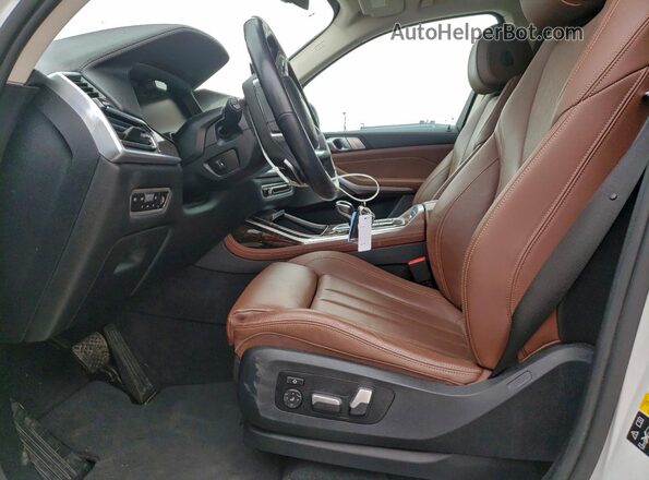 5UXCW2C03M9G47868 2021 BMW X7 White Սալոնի դիմացի տեսք
