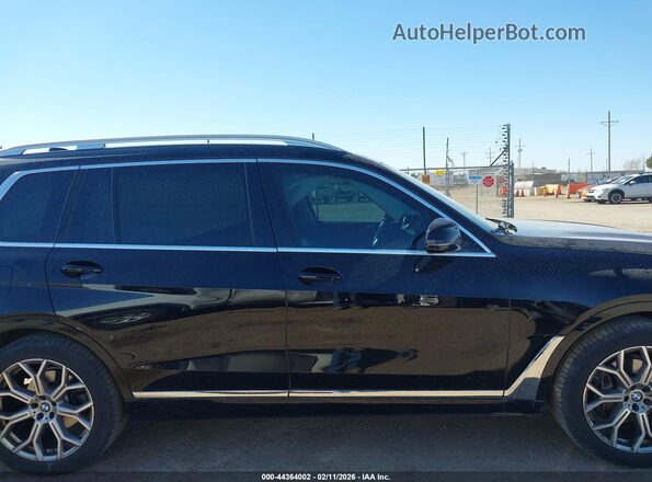 5UXCW2C03N9L05707 2022 BMW X7 Черный Вид задней части салона