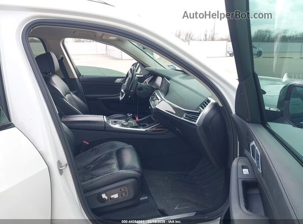 5UXCW2C04L9B40606 2020 BMW X7 White Widok wnętrza z przodu