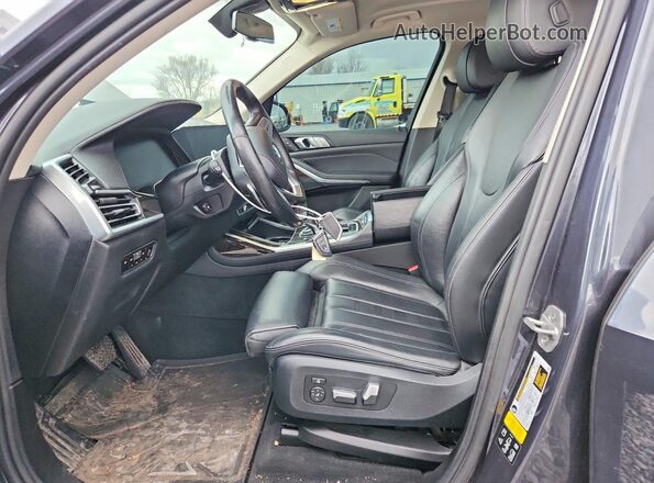 5UXCW2C04M9D95662 2021 BMW X7 Gray Вид салону спереду