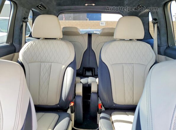 5UXCW2C04M9E21497 2021 BMW X7 White Вид задніх сидінь