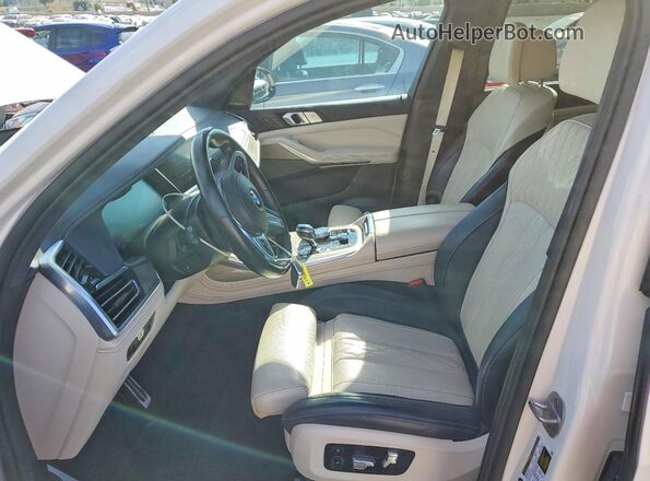 5UXCW2C04M9E21497 2021 BMW X7 White Вид салону спереду