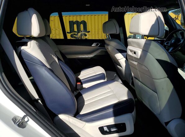5UXCW2C04M9E21497 2021 BMW X7 White Вид задньої частини салону