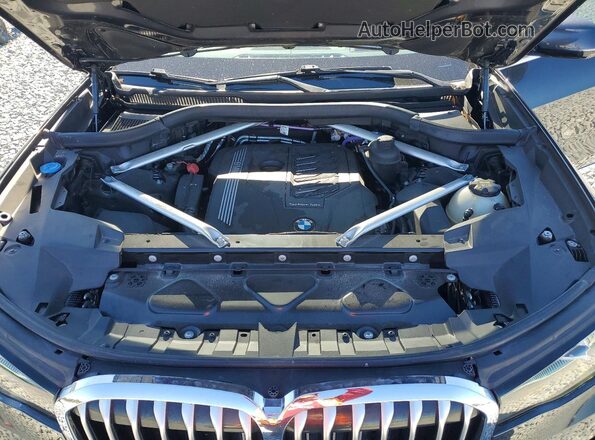 5UXCW2C08M9E65079 2021 BMW X7 Gray Вид підкапотного простору