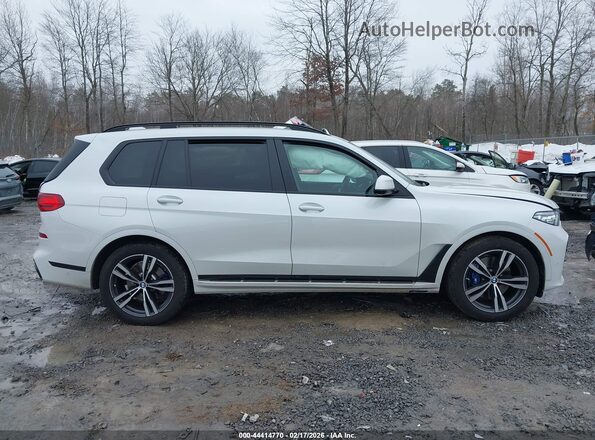 5UXCW2C08N9K86717 2022 BMW X7 White Սալոնի հետևի տեսք