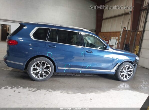 5UXCW2C08N9M79899 2022 BMW X7 Blue 360 interior view