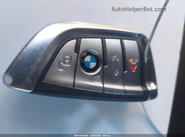 5UXCW2C08N9M85394 2022 BMW X7 Dark Blue Вид панели приборов