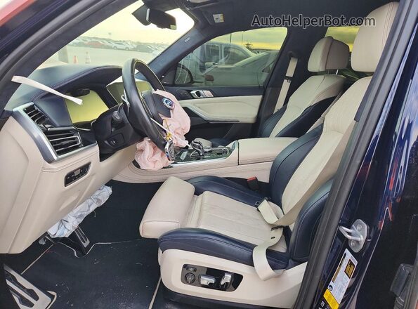 5UXCW2C0XL0E74708 2020 BMW X7 Red Widok wnętrza z przodu