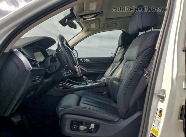 5UXCW2C53KL088895 2019 BMW X7 White Вид салону спереду