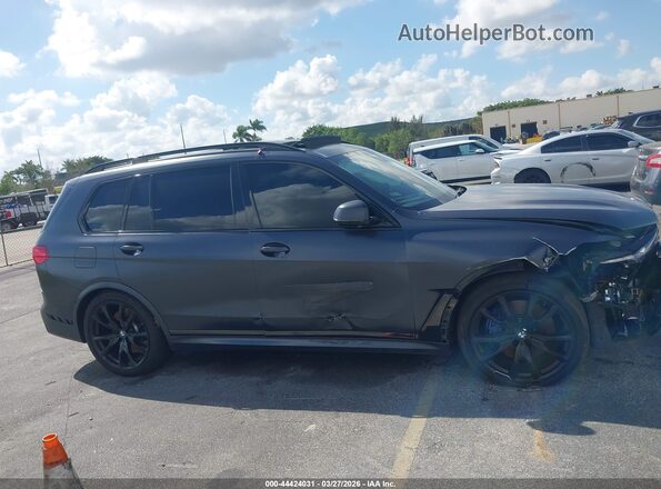 5UXCX6C04M9E90131 2021 BMW X7 Gray Widok wnętrza z tyłu