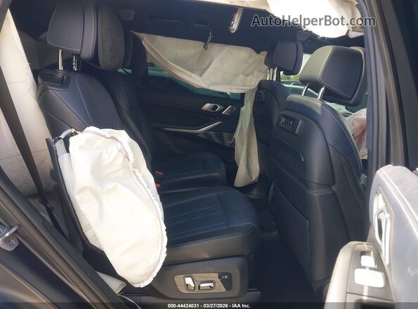 5UXCX6C04M9E90131 2021 BMW X7 Gray Widok naklejki z numerem VIN