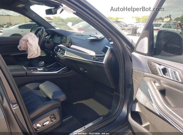 5UXCX6C04M9E90131 2021 BMW X7 Gray Widok wnętrza z przodu