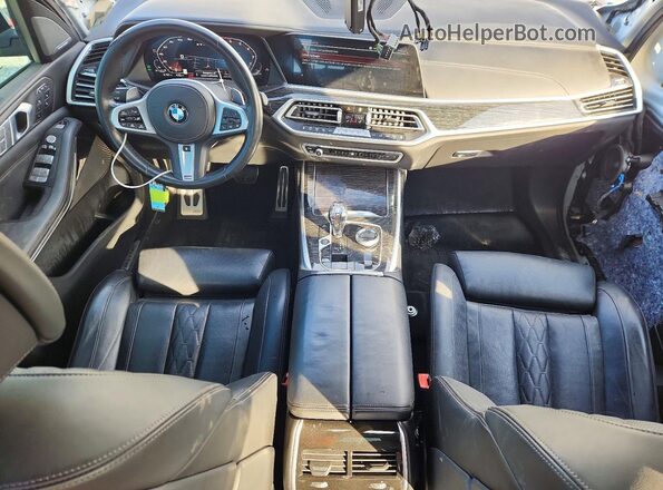 5UXCX6C06N9J77483 2022 BMW X7 White Widok deski rozdzielczej