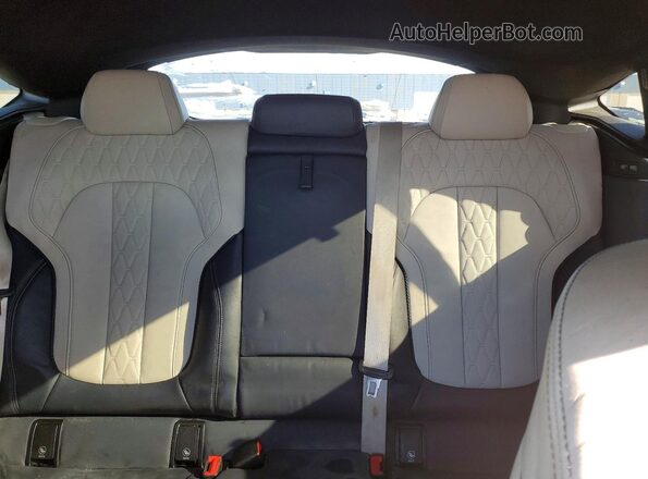 5UXCY6C08M9G32123 2021 BMW X6 White Widok tylnych siedzeń