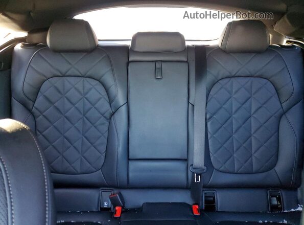 5UXCY6C0XP9N69480 2023 BMW X6 White Vista de los asientos traseros