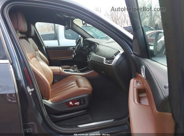 5UXJU2C58KLN64541 2019 BMW X5 Gray Widok wnętrza z przodu