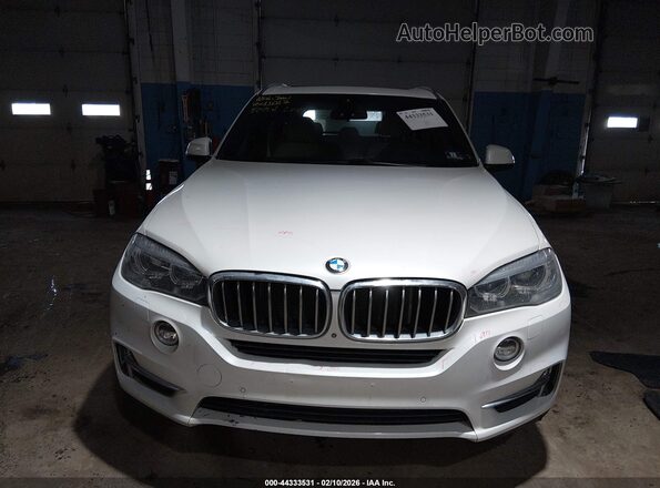 5UXKR0C53H0V64953 2017 BMW X5 White Vista del cuadro de instrumentos