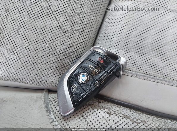 5UXKU2C53H0N85196 2017 BMW X6 Черный Вид панели приборов