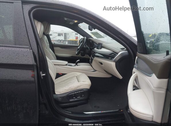 5UXKU2C53H0N85196 2017 BMW X6 Черный Вид салона спереди