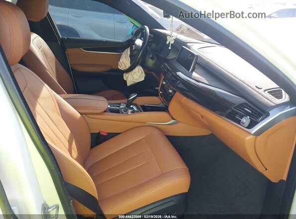 5UXKU2C5XK0Z64168 2019 BMW X6 White Вид салону спереду