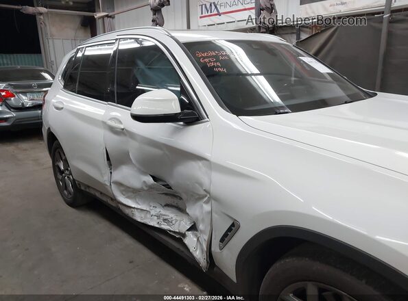 5UXTY3C00M9E39494 2021 BMW X3 White Widok z przodu