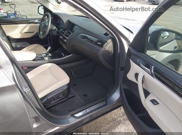 5UXWX9C33H0W71155 2017 BMW X3 Silver წინა სალონის ხედი